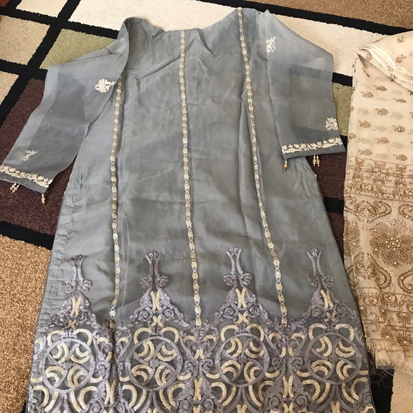 Pakistani designer salwar kameez - Picture 3 of 7